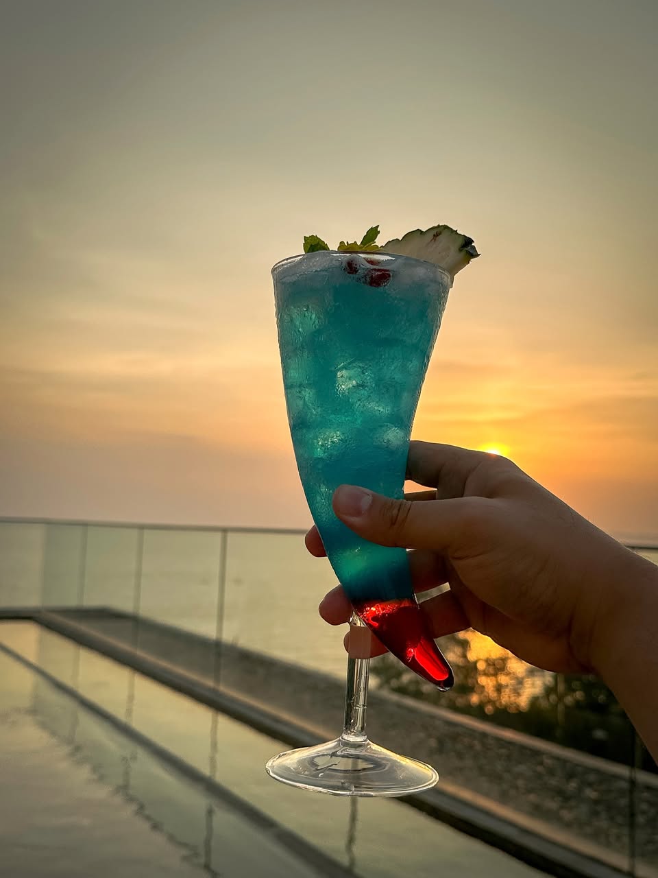 ห้อง Oceanfront Skypool King และ Over the Moon Sky Lounge รูปที่ 3