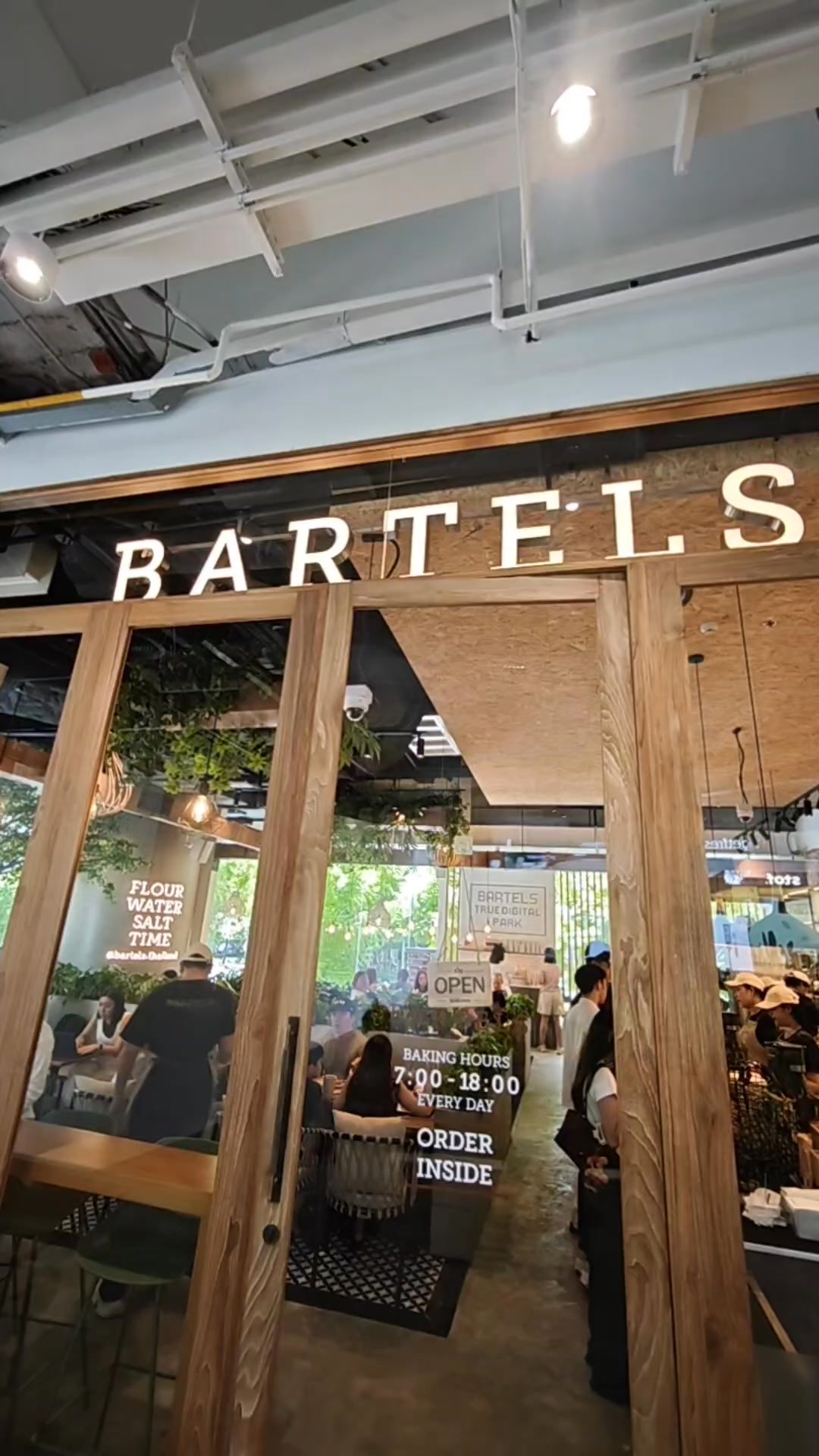 BARTELS BANGKOK แซนด์วิชซาวโดว์ไส้แน่นระดับตำนาน