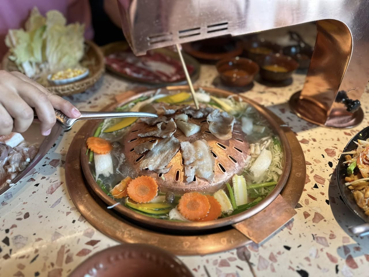 หมูกะทะ ชิ้นโบแดง ตามกระแสไปลองด้วยตัวเอง รูปที่ 1