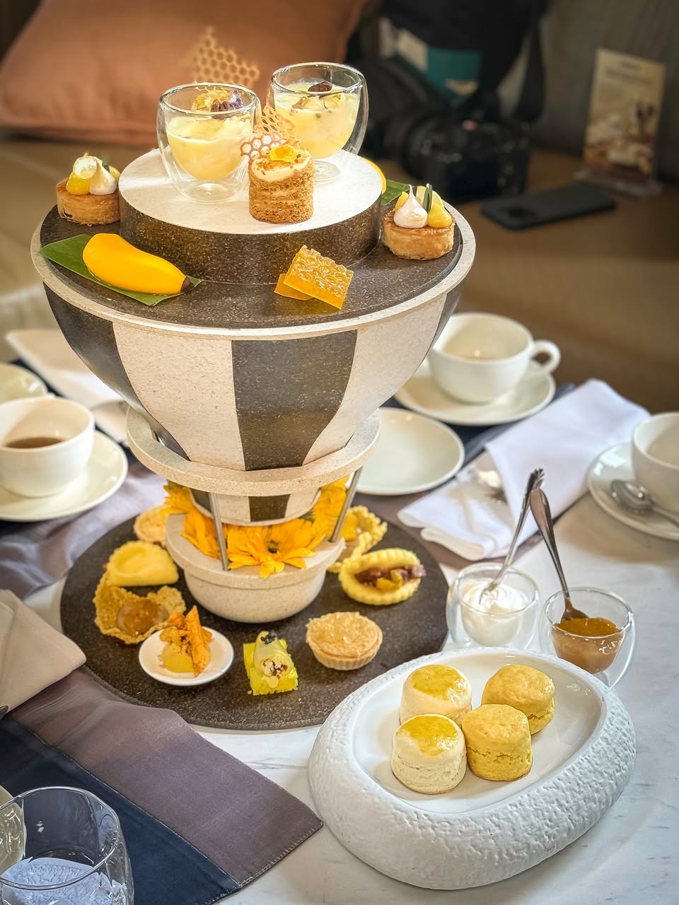 Diplomat Bar เซ็ตน้ำผึ้ง Afternoon Tea ใหม่ รูปที่ 1