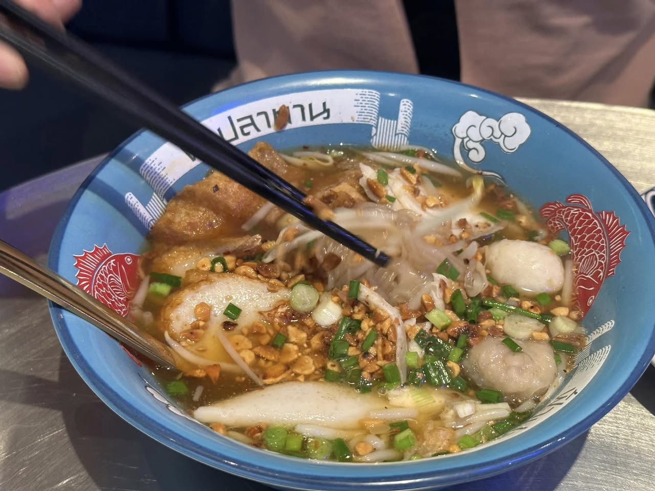 ฟ้าปลาทาน Central ชิดลม ข้าวต้มปลา ก๋วยเตี๋ยวลูกชิ้นปลา รูปที่ 2