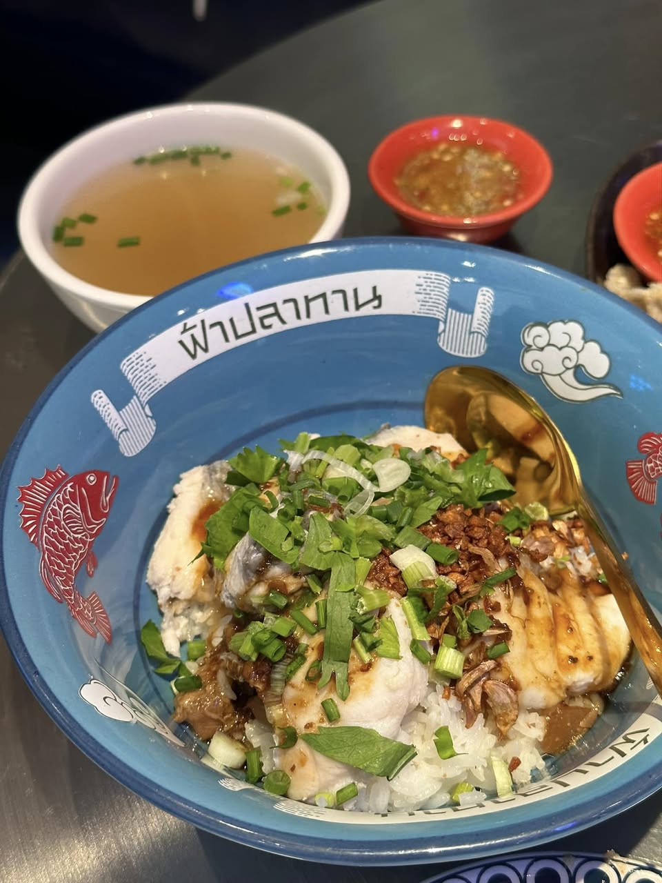 ฟ้าปลาทาน Central ชิดลม ข้าวต้มปลา ก๋วยเตี๋ยวลูกชิ้นปลา รูปที่ 4
