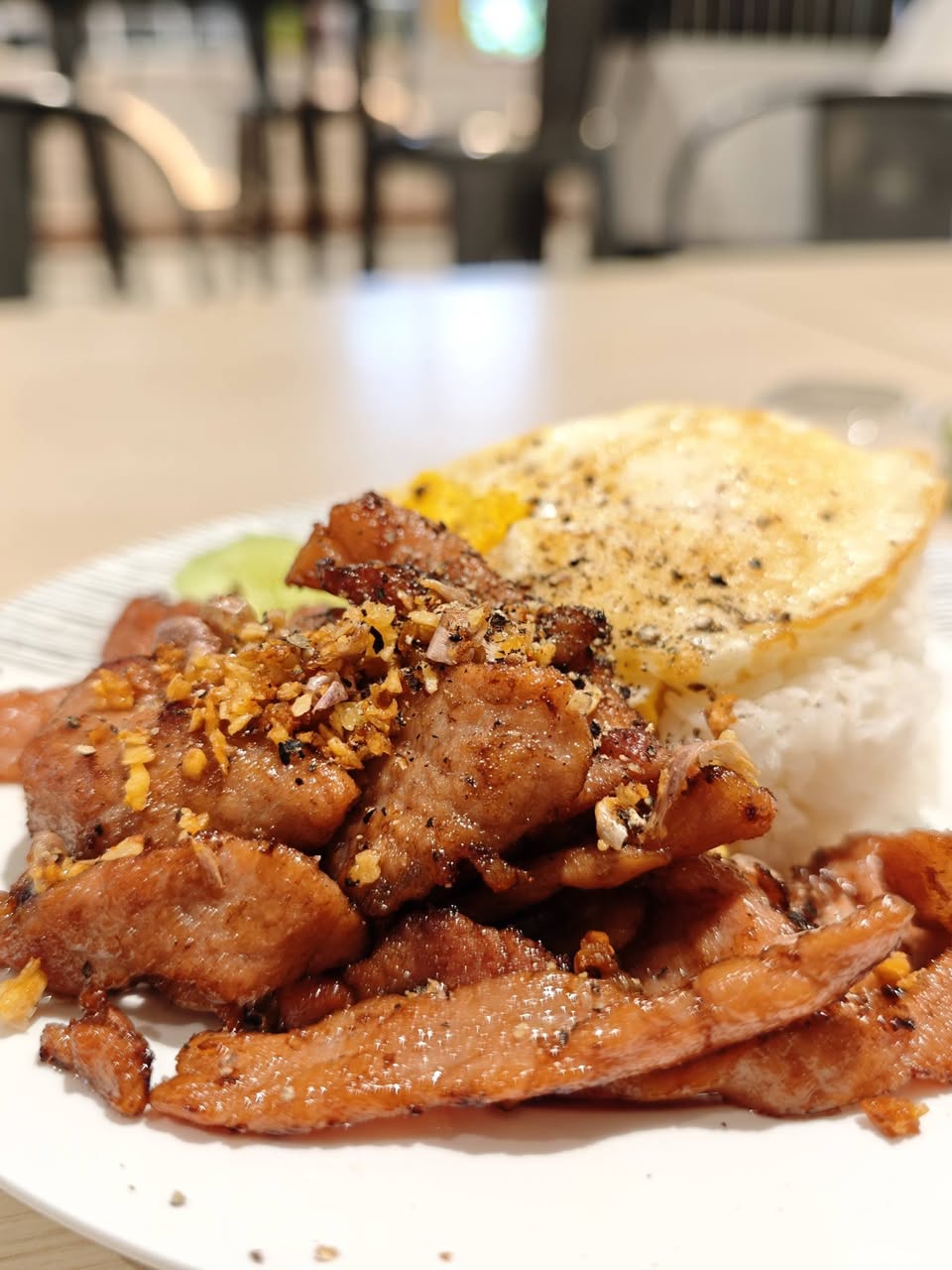 ข้าวหมูทอดหน้าเซ็นทรัลอีสวิล กลับมาเปิดแล้ว