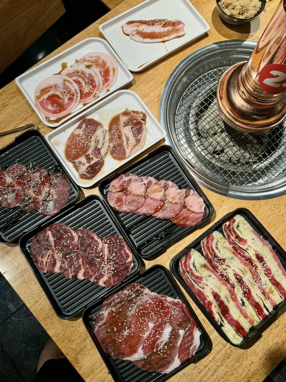 กูกินจุ บุฟเฟต์เนื้อย่างหมูย่าง รูปที่ 1