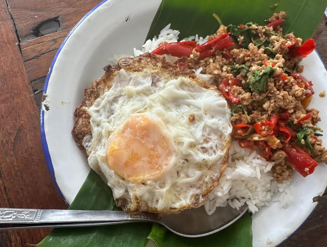 ครัวเถื่อน พัทยา ไข่เจียวปูก้อน ข้าวผัดกระเพรา รูปที่ 2