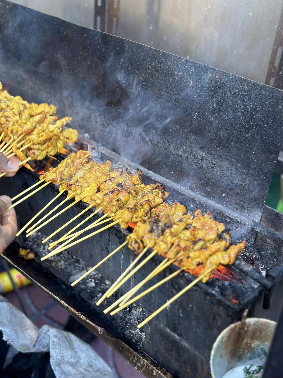 หมูสะเต๊ะร้านโปรด ใกล้รถไฟใต้ดินวัดมังกร รูปที่ 1