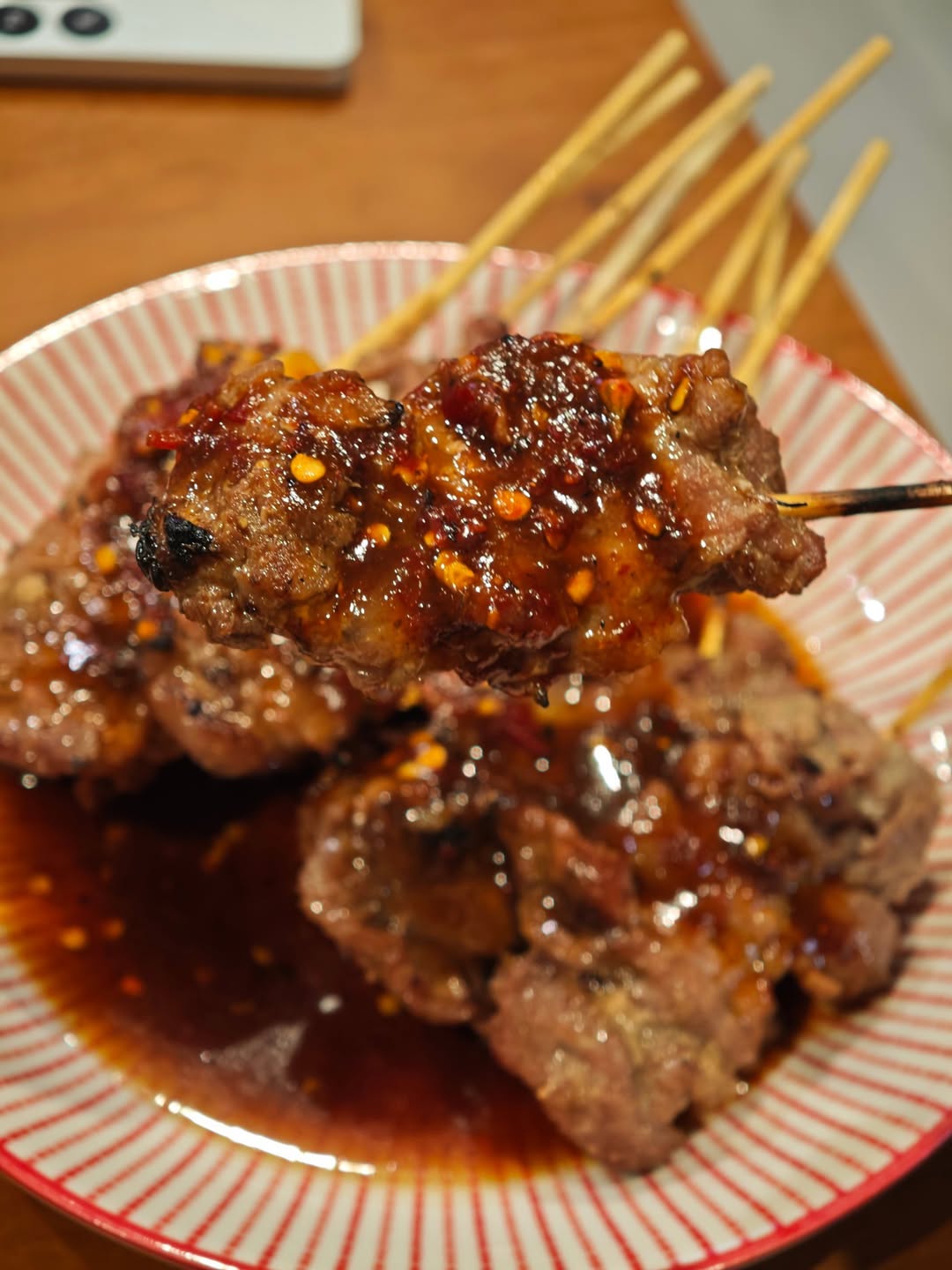 หมูปิ้งลุงอ้วนสีลม ร้านโปรดที่สั่งเดลิเวอรีน้ำจิ้มยังแซบเหมือนเดิม