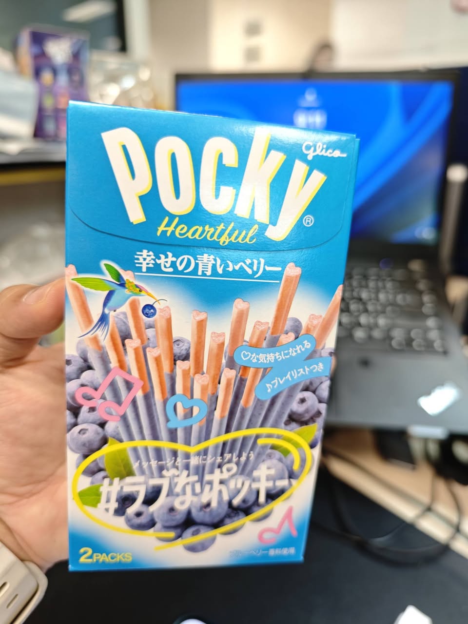 Pocky Blueberry จากญี่ปุ่น กล่องน่ารักของฝากจากเพื่อน