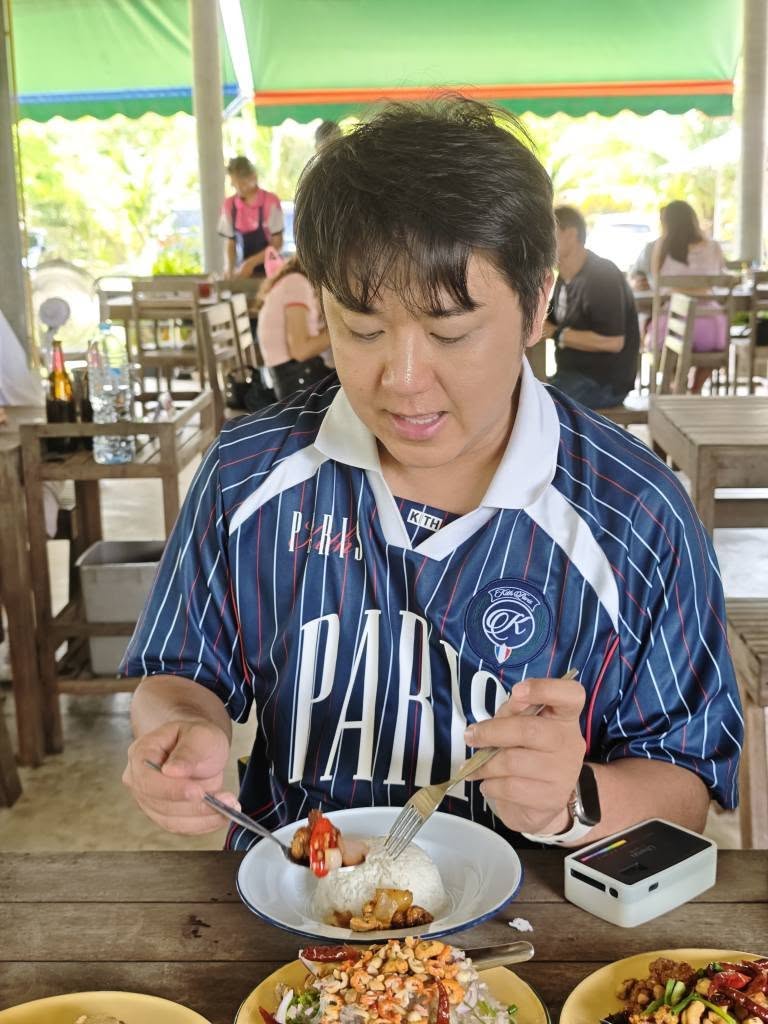 โต๊ะวิเศษ ระยอง หมูกรอบผัดกะปิ ผัดฉ่า อร่อยทุกจาน