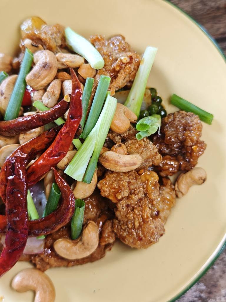 โต๊ะวิเศษ ระยอง หมูกรอบผัดกะปิ ผัดฉ่า อร่อยทุกจาน รูปที่ 4