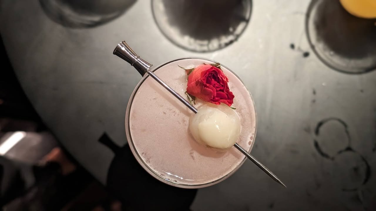 Rogues Bar เปิดใหม่ย่านทองหล่อ สวยมาก รูปที่ 3