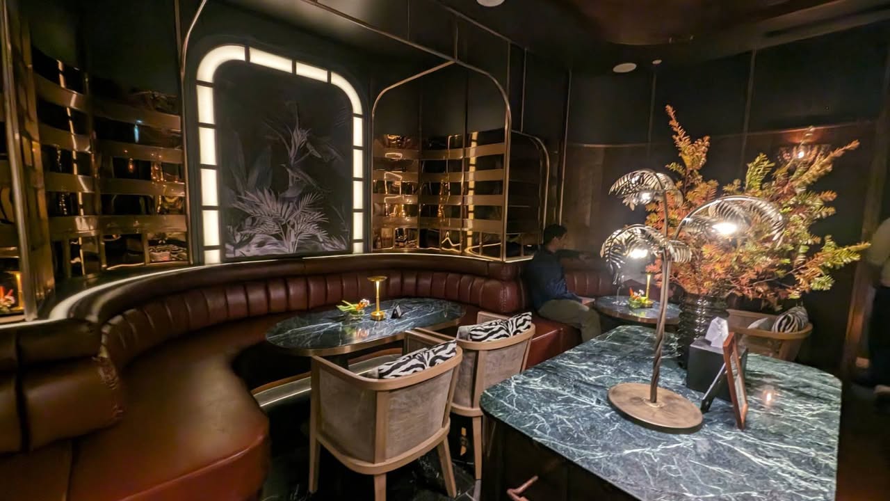 Rogues Bar เปิดใหม่ย่านทองหล่อ สวยมาก รูปที่ 4