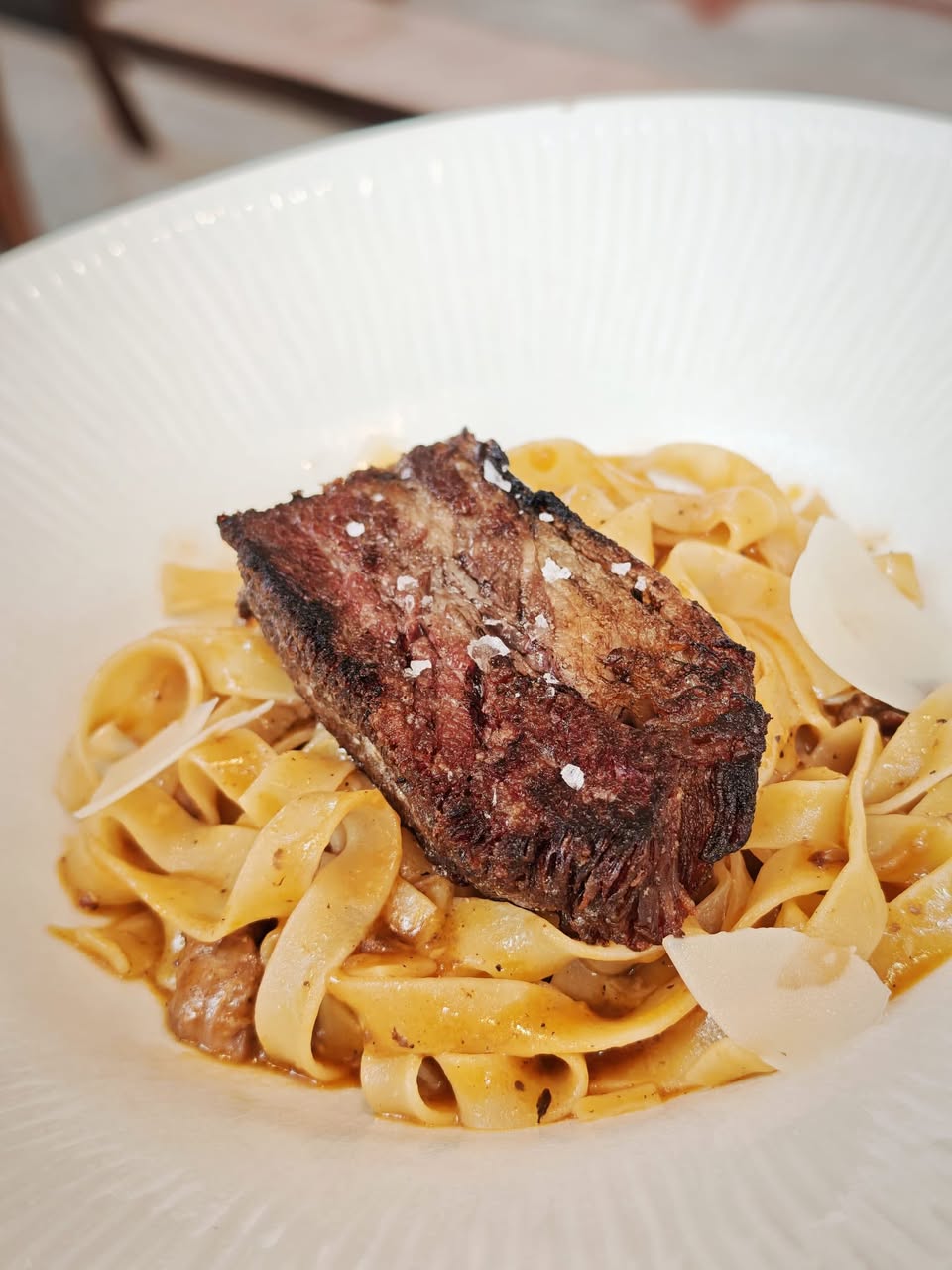 Serpens All Day Dining ร้านใหม่แถวเอกมัย โทนน้ำตาล-ทองสวยหรู รูปที่ 3