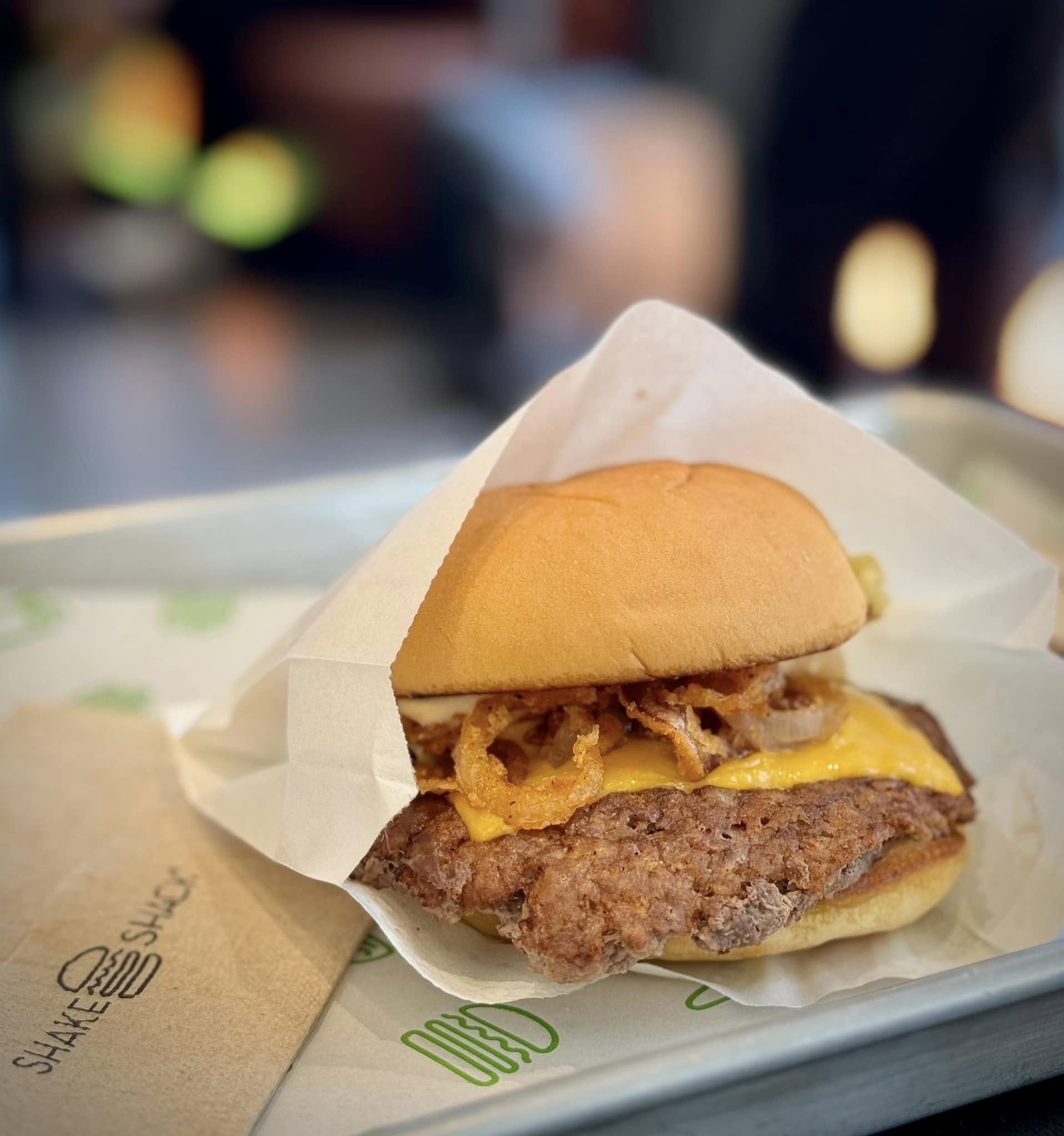 Shake Shack ฉลองครบรอบ 1 ปีในไทย กับ ShackMeister