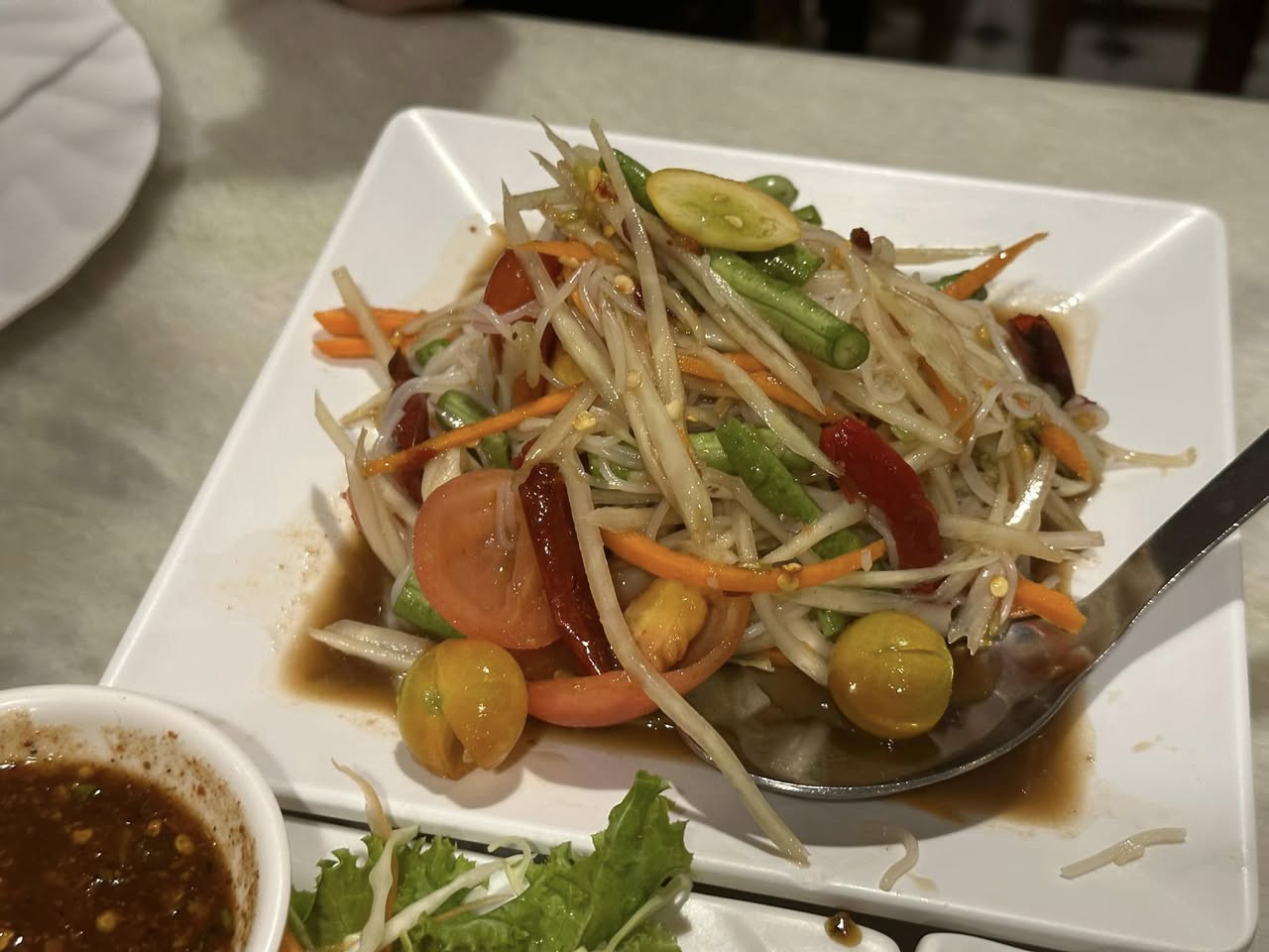 ครัวคุณกัญจน์ คอหมูย่างอบน้ำผึ้ง น้ำจิ้มแจ่วอร่อยมาก รูปที่ 3