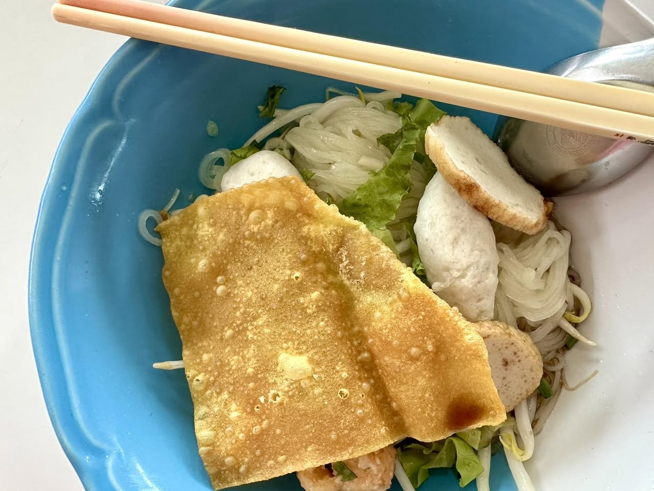 เต็งใช้ฮวด ก๋วยเตี๋ยวลูกชิ้นปลา ซอยสุขุมวิท 62 รูปที่ 1